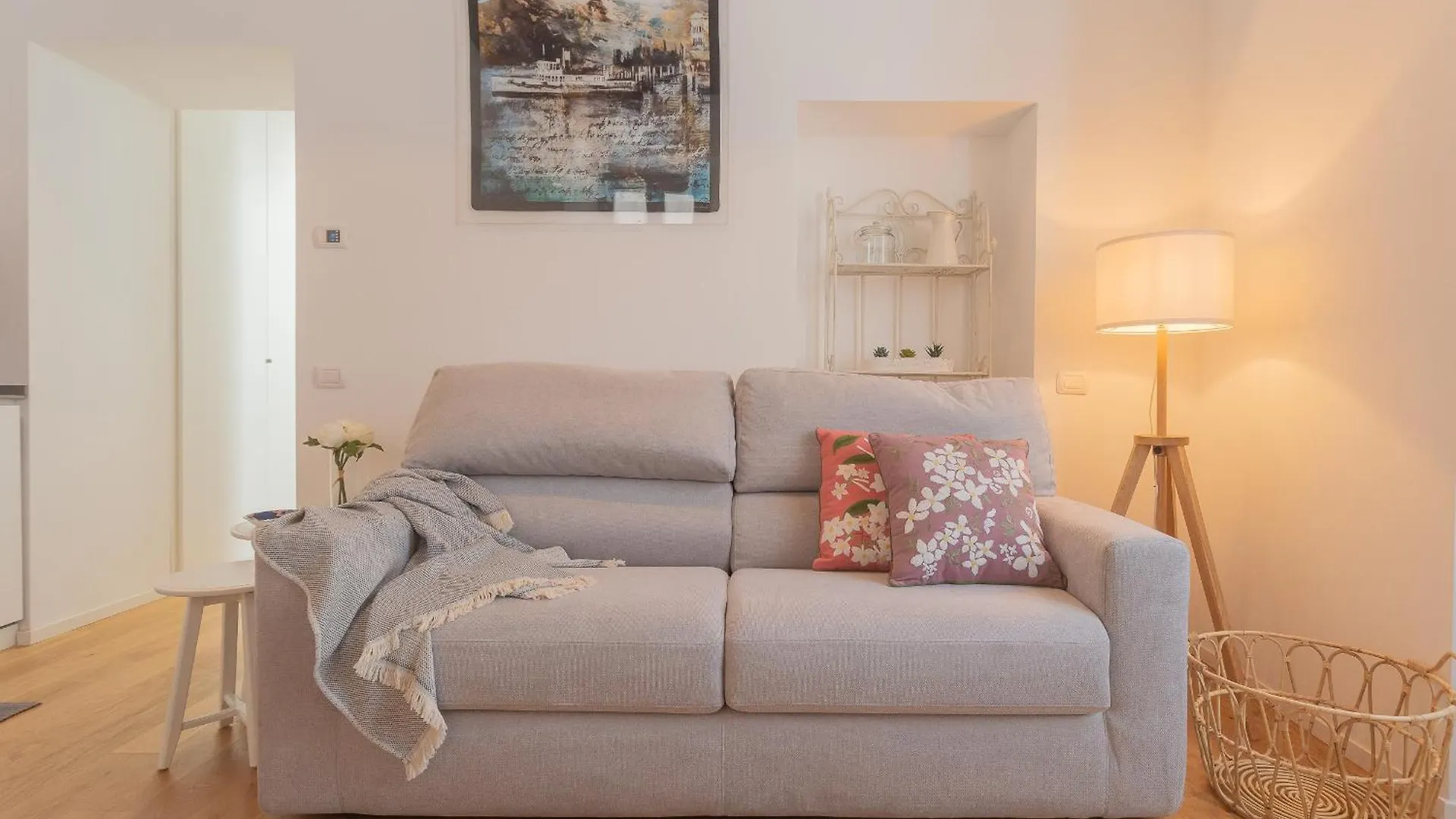 Independence Apartment With Balcony By Rent All Όπως