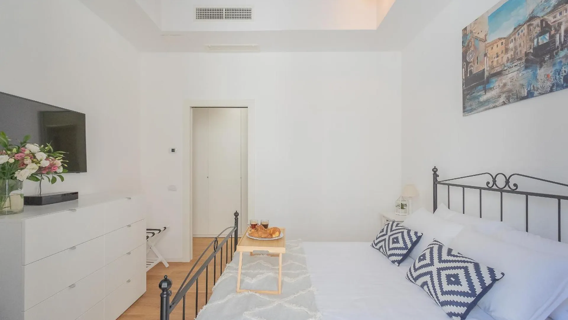 Independence Apartment With Balcony By Rent All Όπως Ιταλία
