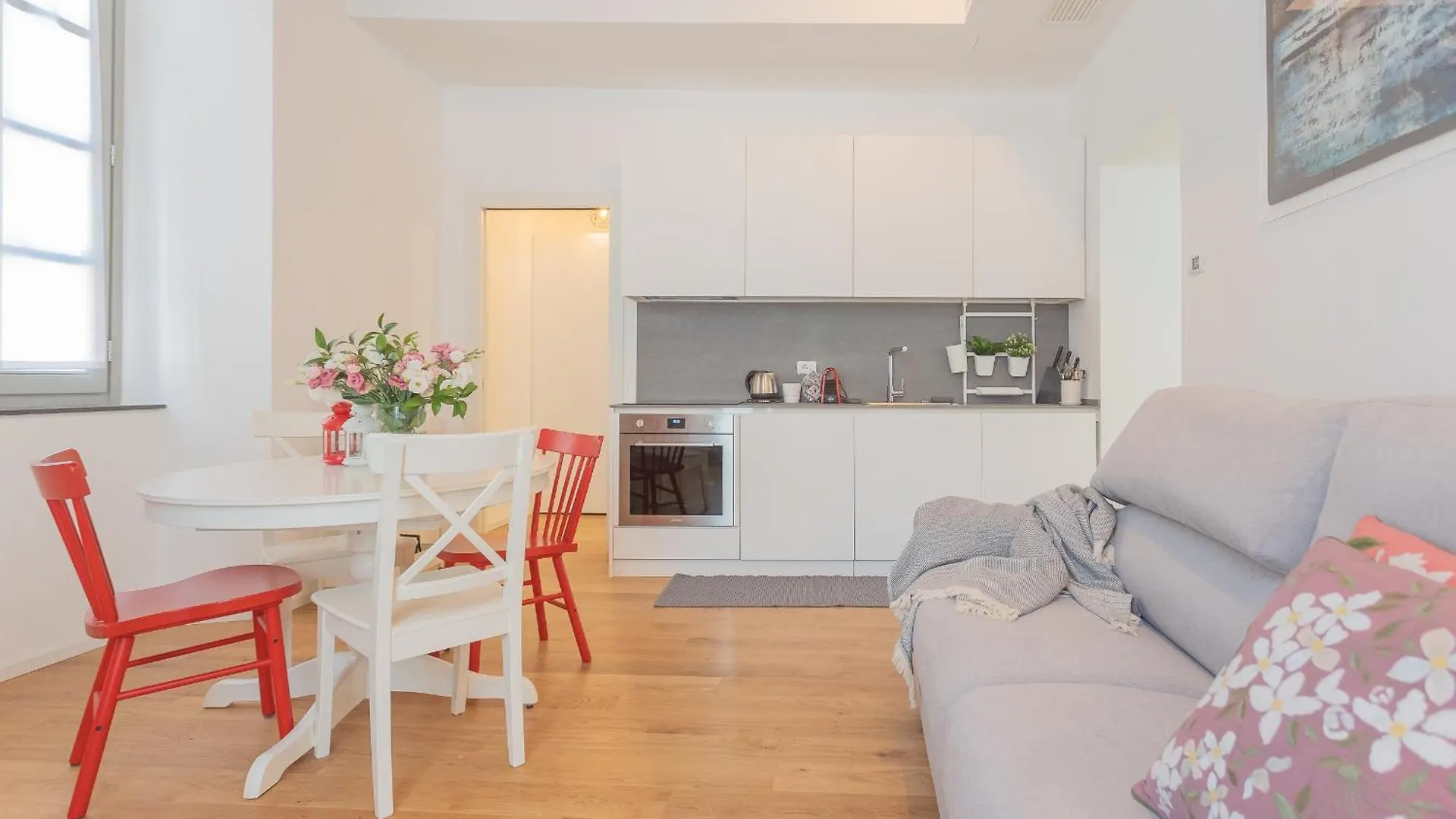 Independence Apartment With Balcony By Rent All Όπως