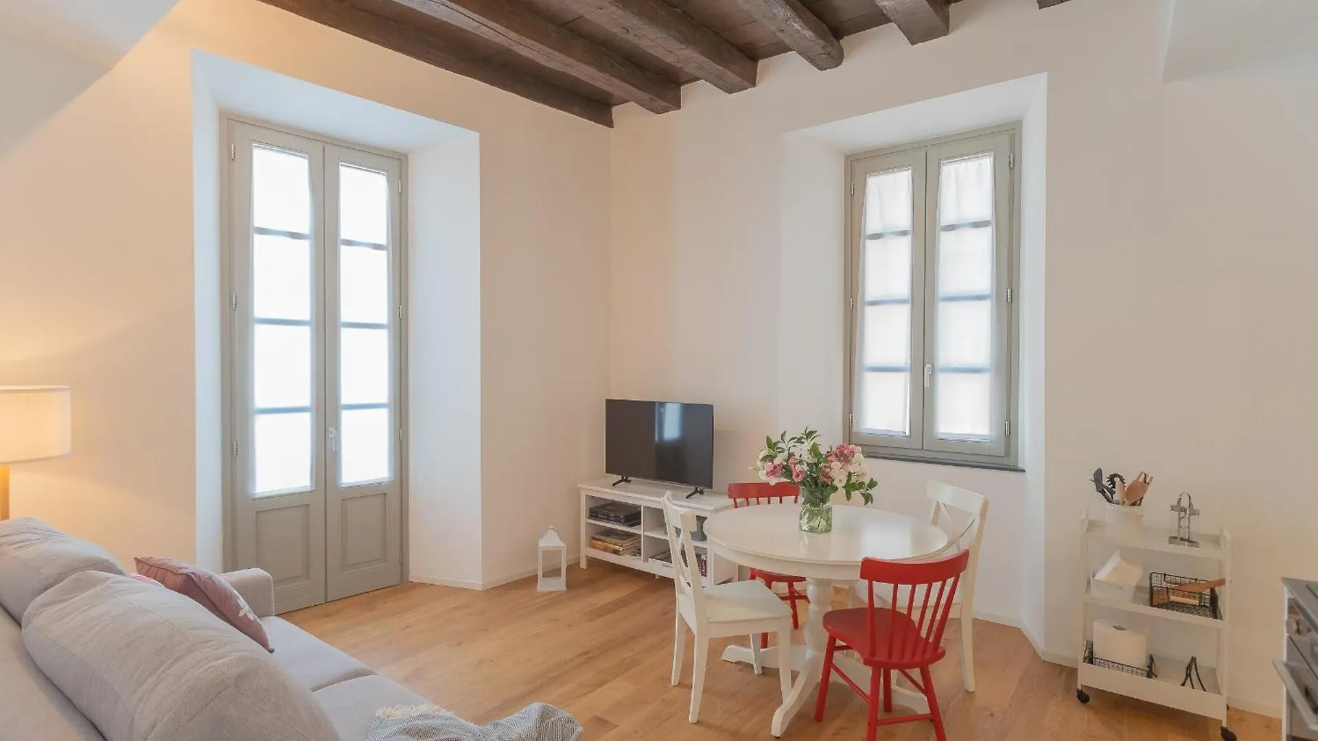 Independence Apartment With Balcony By Rent All Όπως 0*,