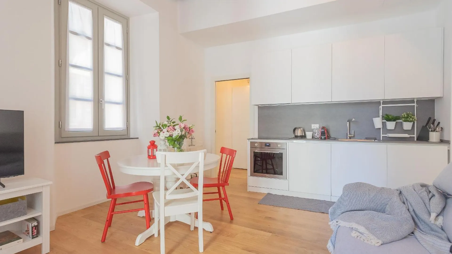 Independence Apartment With Balcony By Rent All Όπως