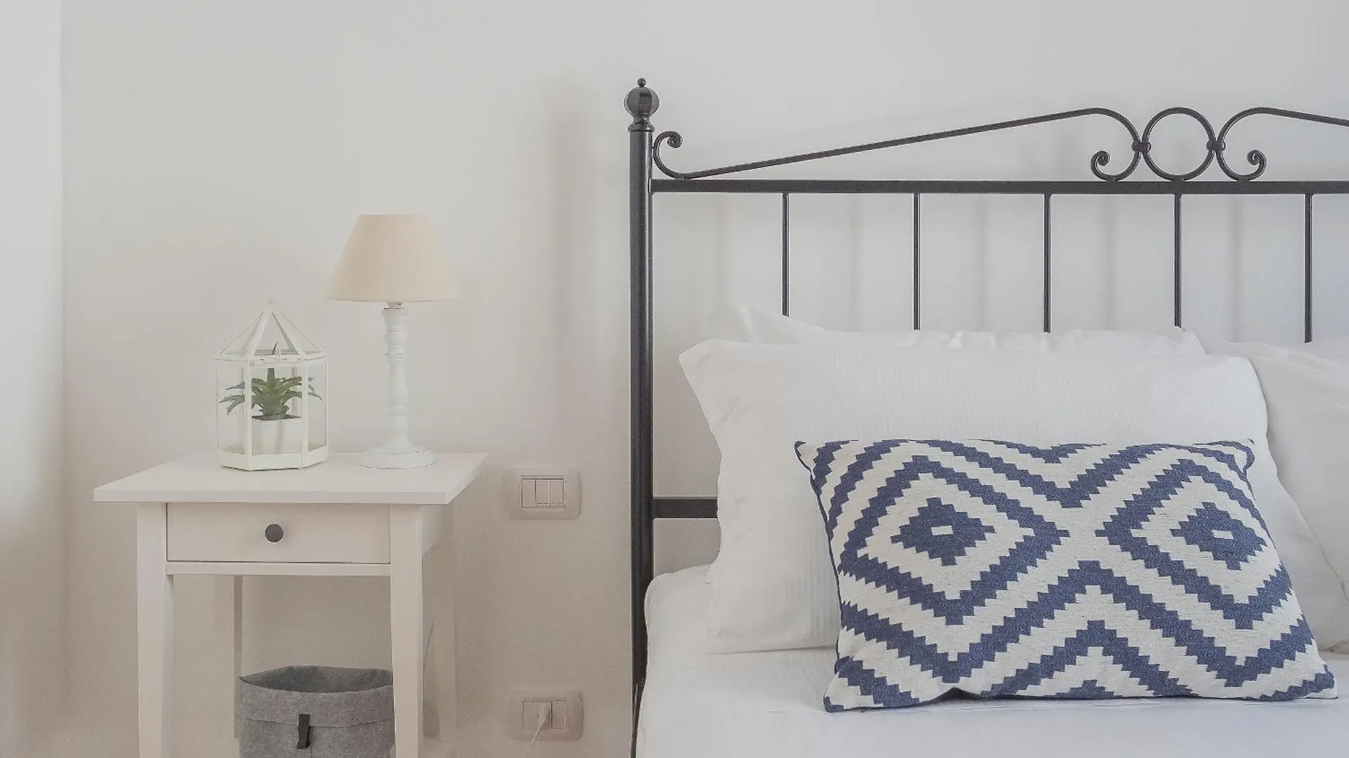 Independence Apartment With Balcony By Rent All Όπως